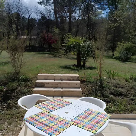 La Des Pins Poët-laval Appartement *