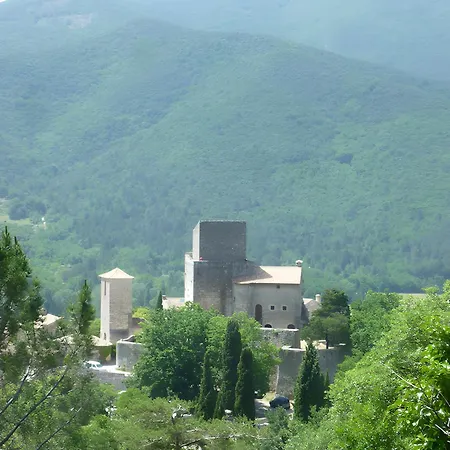 La Des Pins Poet-laval